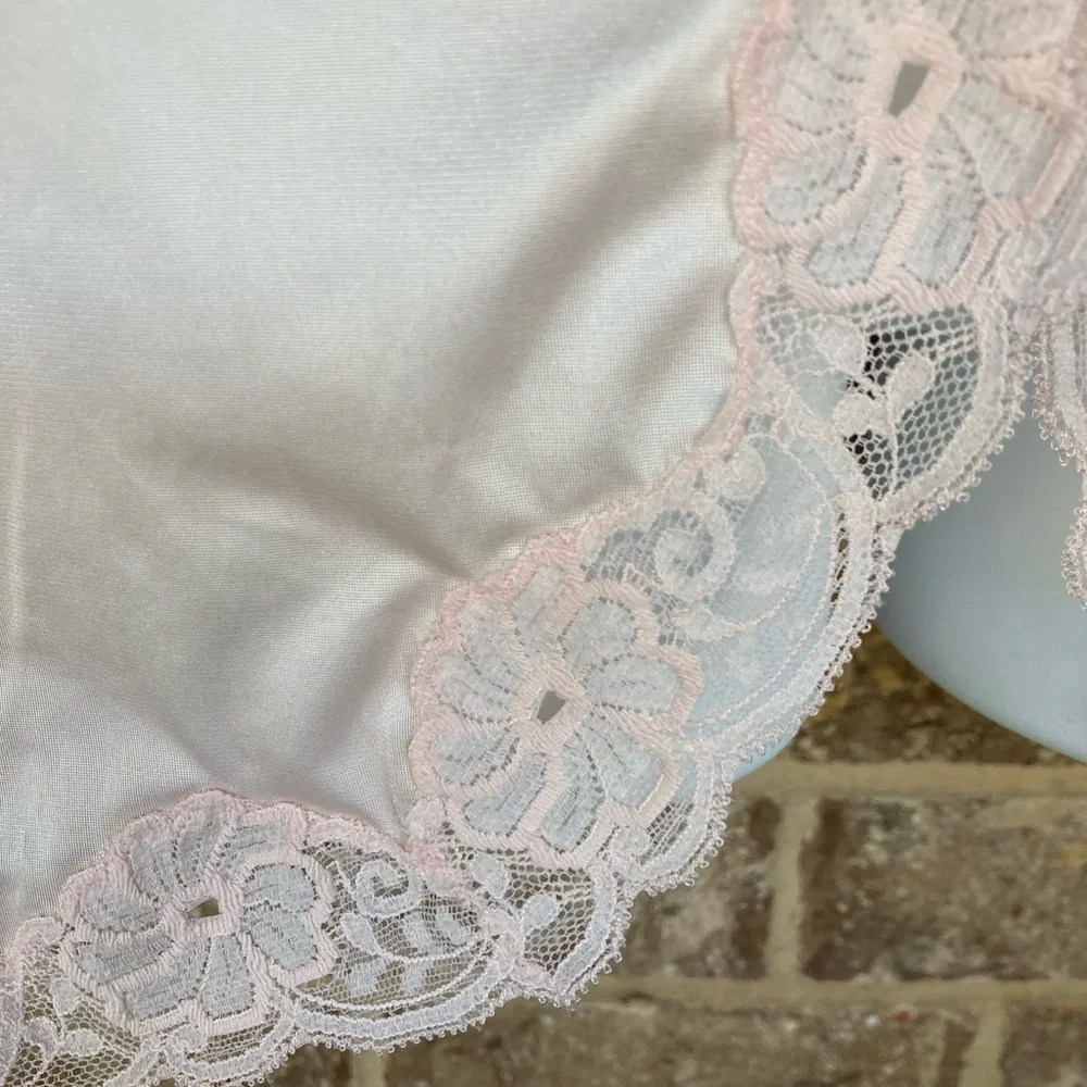 Vintage La Femme de Vanity Fair nightgown/chemise Size 34